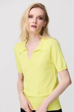 Suéter básico cuello polo amarillo