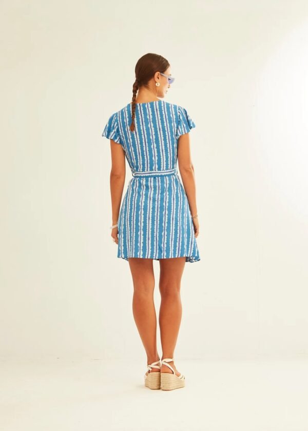 Vestido corto cruzado azul - Imagen 2