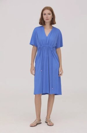 Vestido manga corta azulón.