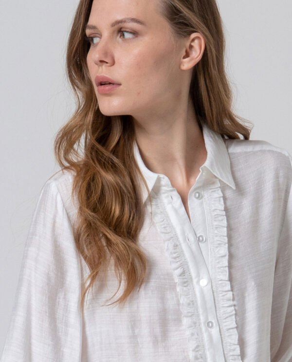 Camisa blanca con chorreras. - Imagen 2