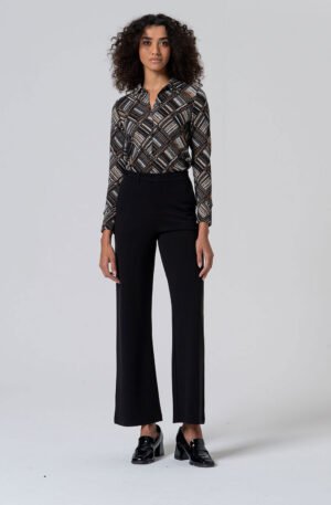 Camisa punto estampado negro.