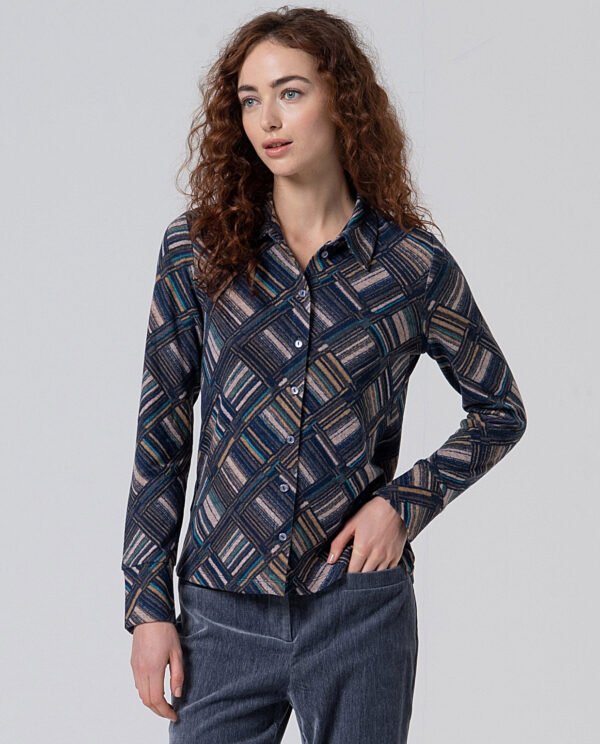 Camisa punto estampado azul.