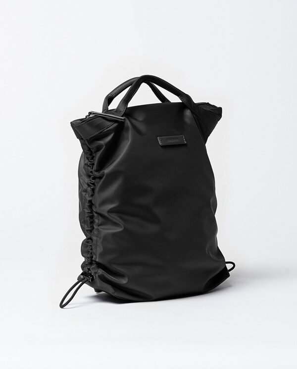 Mochila de nylon fruncida negro. - Imagen 4