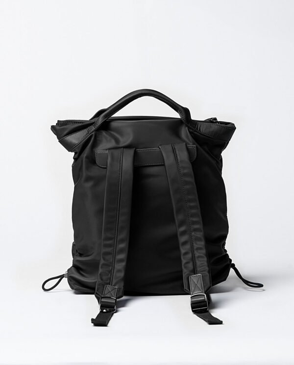 Mochila de nylon fruncida negro. - Imagen 2