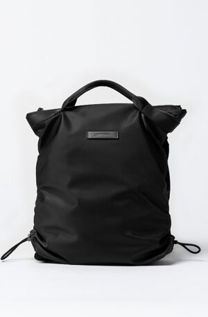 Mochila de nylon fruncida negro.