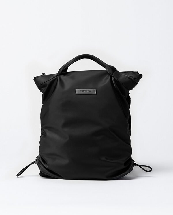 Mochila de nylon fruncida negro.