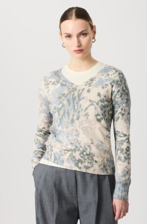 Sueter escote pico estampado