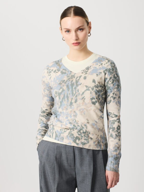 Sueter escote pico estampado