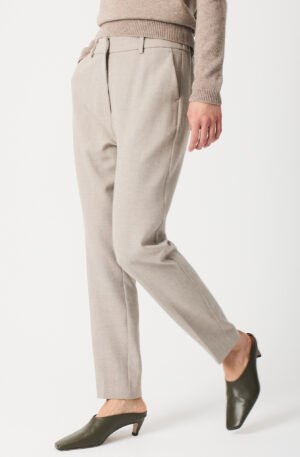 Pantalón crudo.