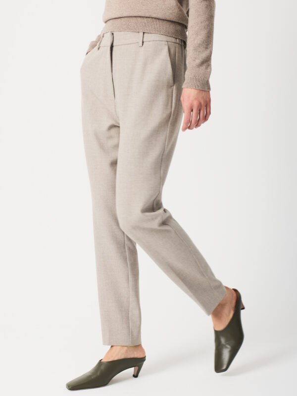 Pantalón crudo.