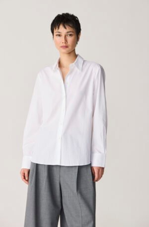 Camisa blanca.