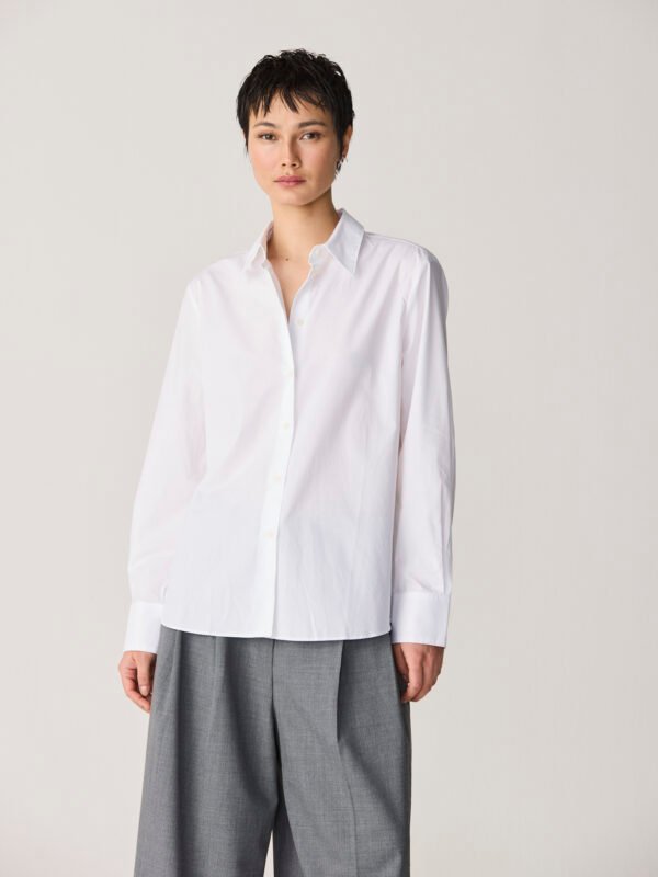 Camisa blanca.