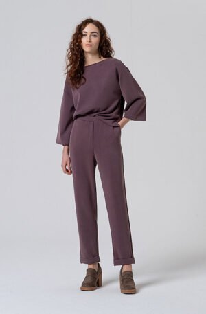 Pantalón jogger con goma malva.