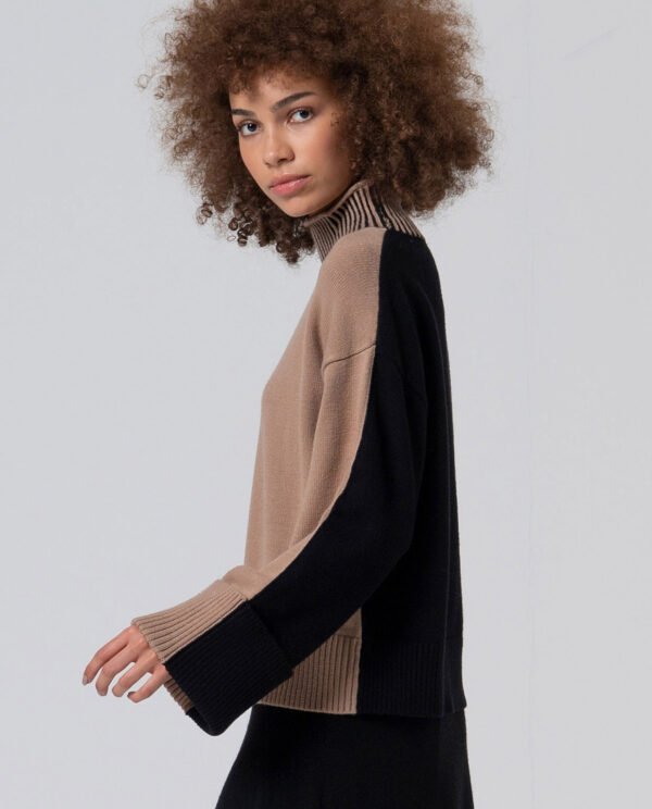 Jersey cuello alto con contrastes de color.Beige. - Imagen 3