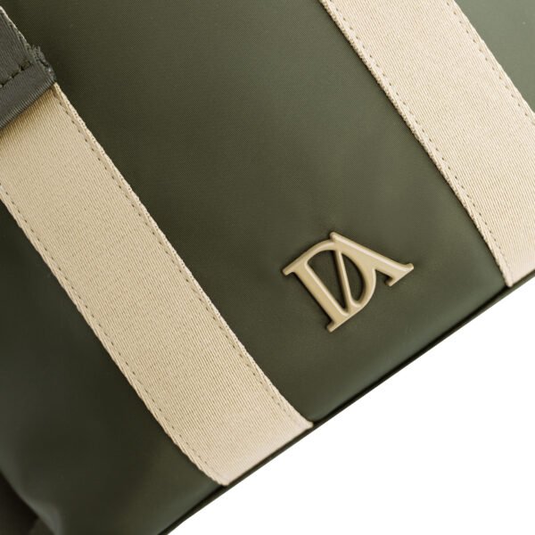 Mochila verde. - Imagen 5
