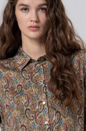 Camisa estampada cachemir.