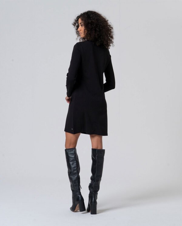 Vestido corte con corte evasé negro. - Imagen 3