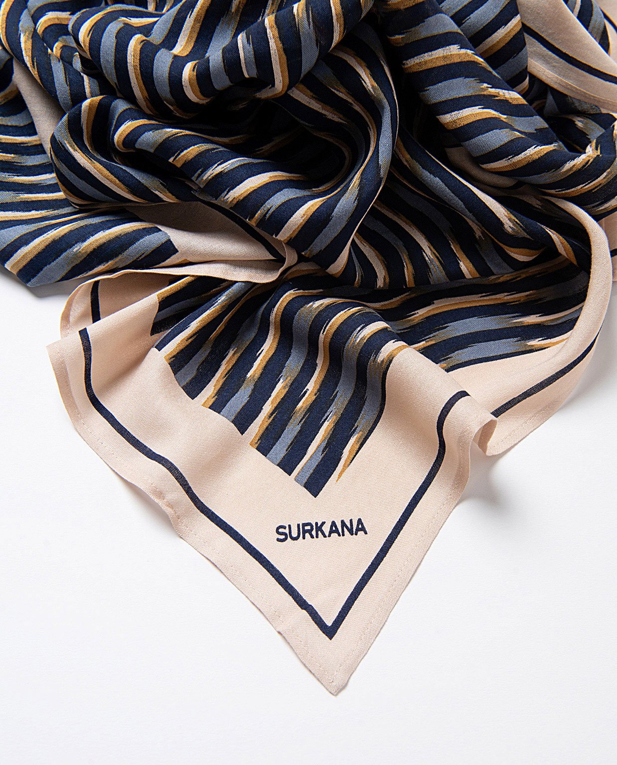 Pañuelo estampado verdes rectangular. - Imagen 2