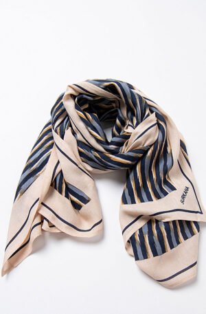 Pañuelo estampado verdes rectangular.