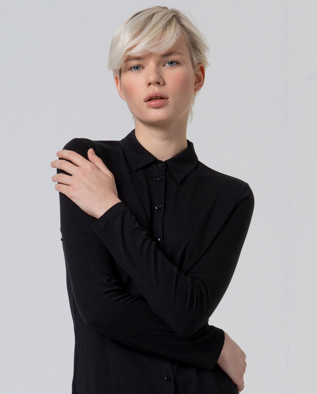 Camisa manga larga punto negra. - Imagen 2