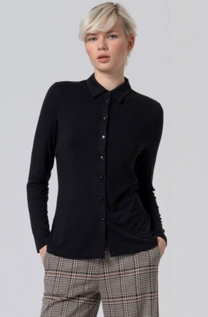 Camisa manga larga punto negra.