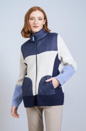 Chaqueta colores azules combinados.