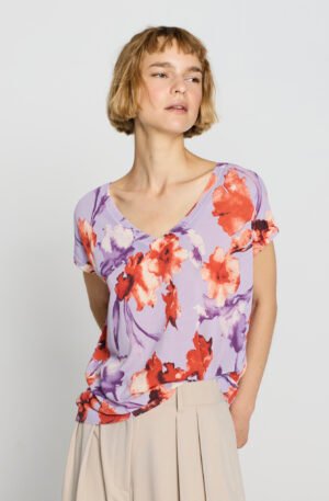 Suéter manga corta estampado escote pico.