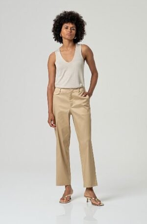 Pantalon recto beige.