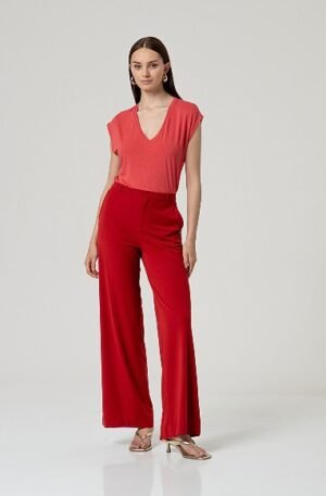 Pantalon con bolsillos. Rojo.