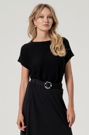 Falda con cinturón. Negro.