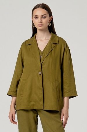 Chaqueta estilo oversize. Oliva