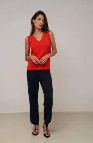 Top rojo tirantes anchos.