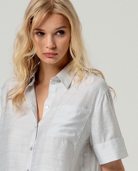 Camisa manga corta gris claro. - Imagen 2