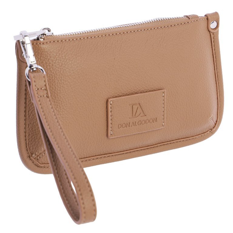 Bolso de mano tostado.