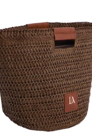 Bolso capazo marrón.