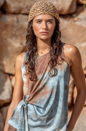 Top con nudo lateral.