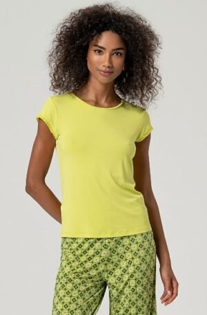 Camiseta verde ácido.