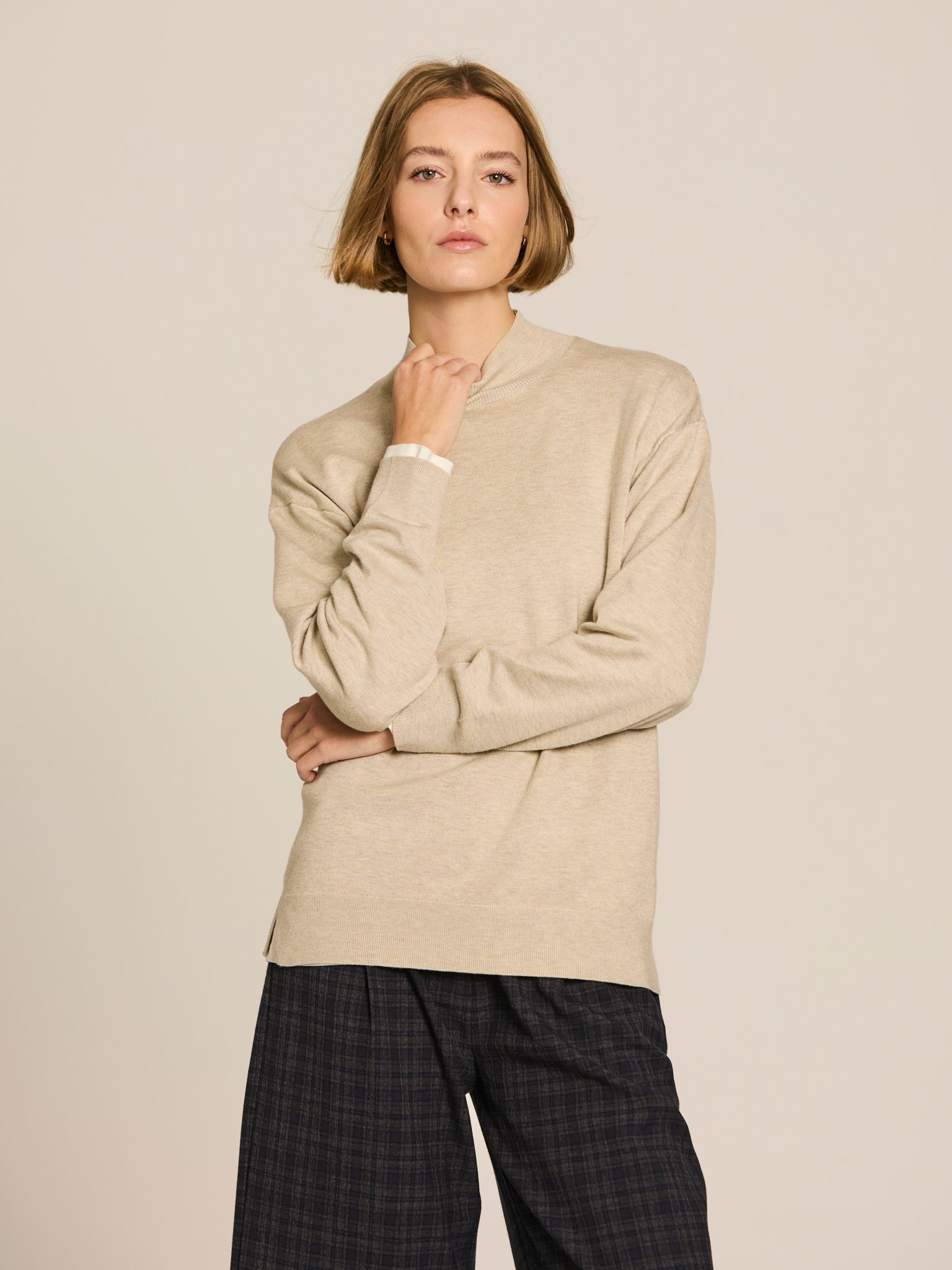 Jersey cuello perkins beige.