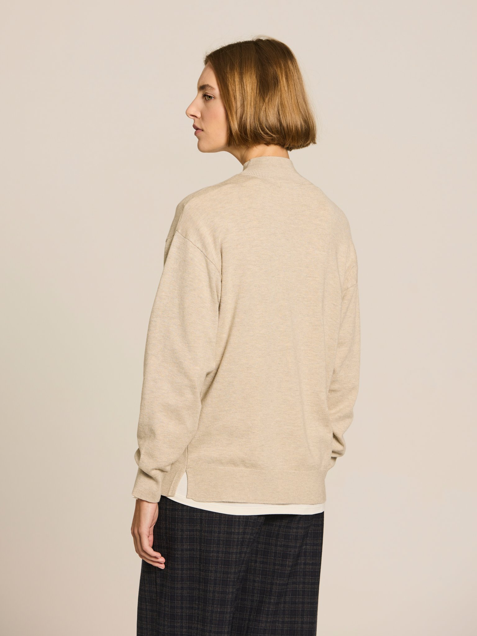 Jersey cuello perkins beige. - Imagen 2