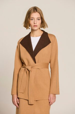 Chaqueta doble faz camel.