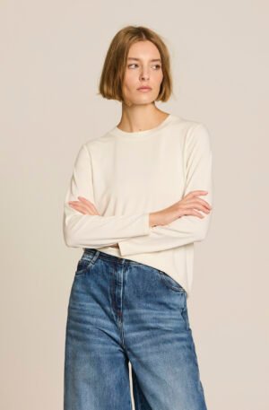 Suéter viscosa beige.