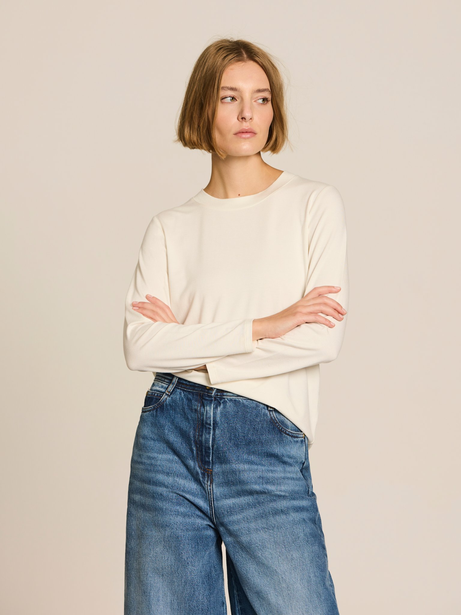 Suéter viscosa beige.