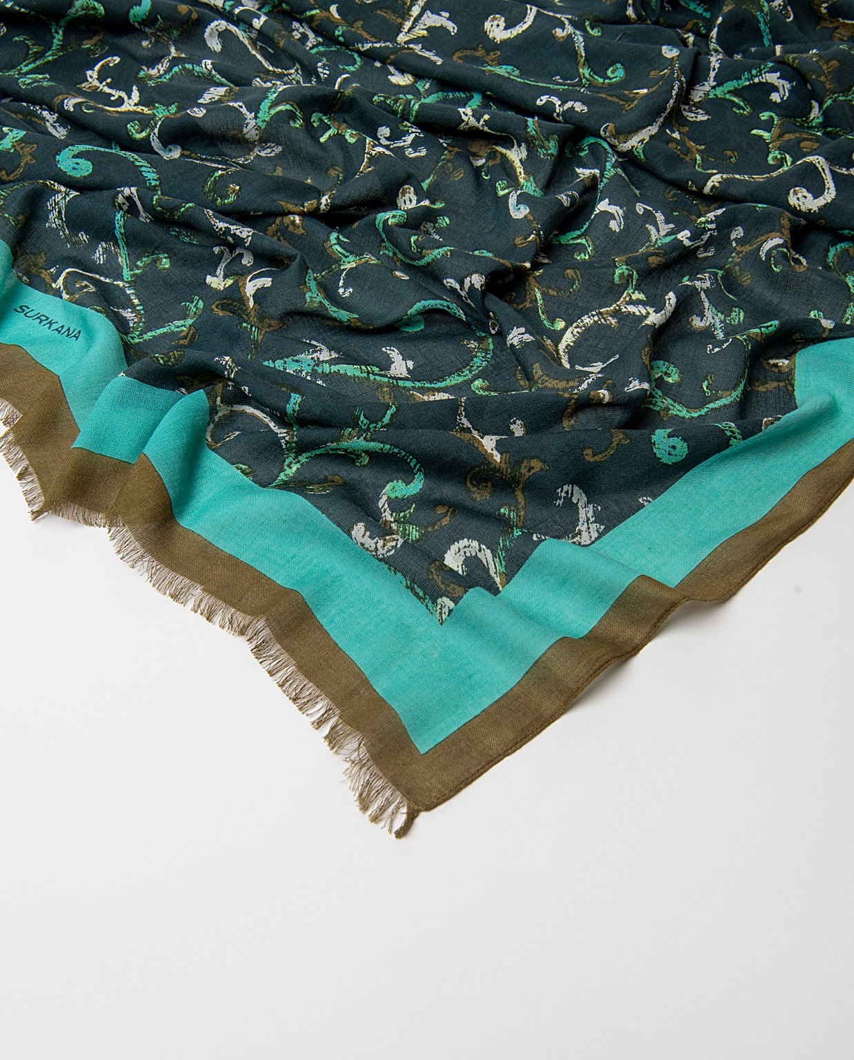 Pañuelo estampado verde oscuro. - Imagen 2