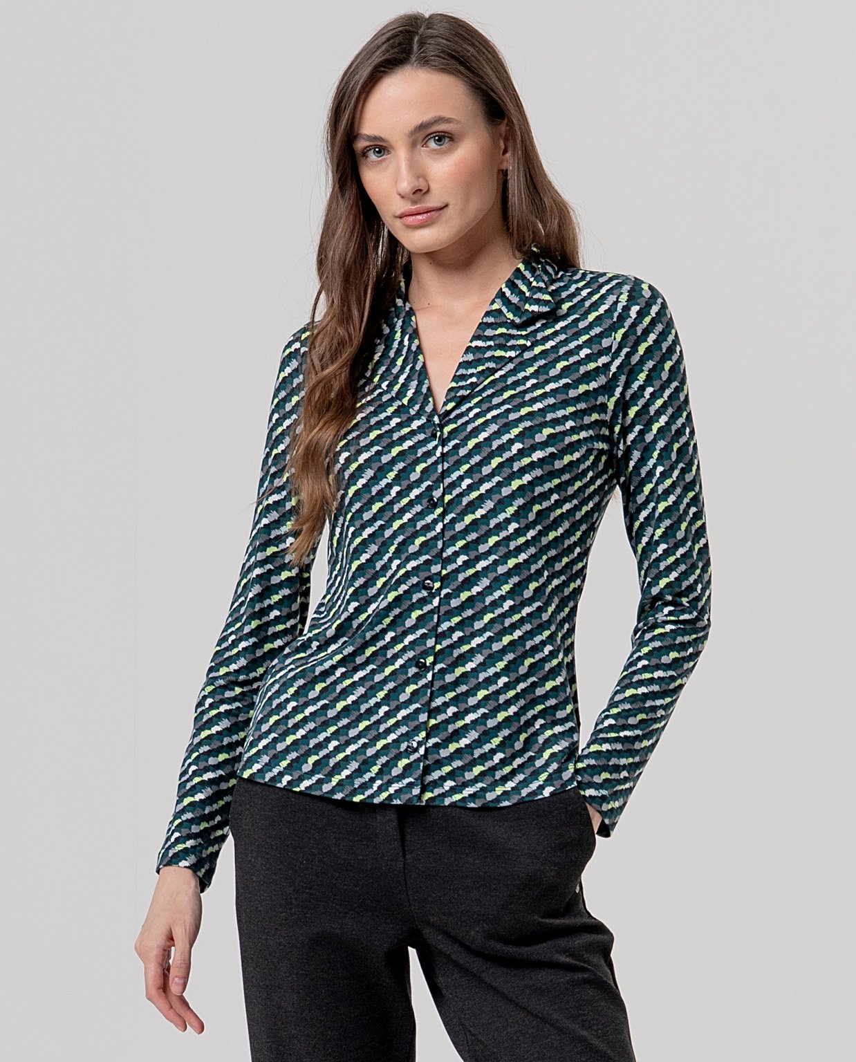 Blusa cuello solapa.Verde botella.