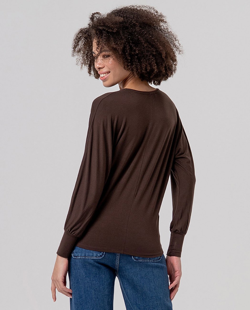 Camiseta pico chocolate. - Imagen 3