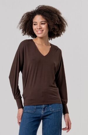 Camiseta pico chocolate.