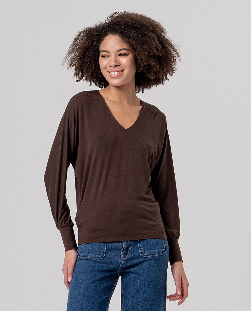Camiseta pico chocolate.