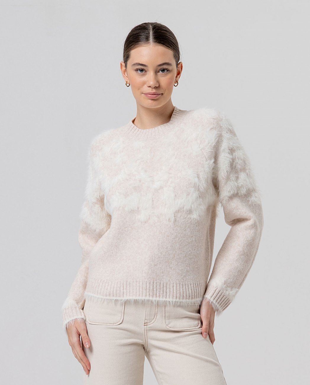 Jersey cuello redondo de pelo. Crudo.